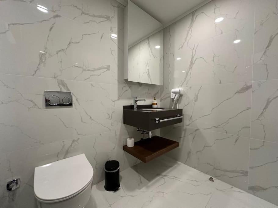 Grand Sapphire B-174 Luxury By Myguest Cyprus Apartment